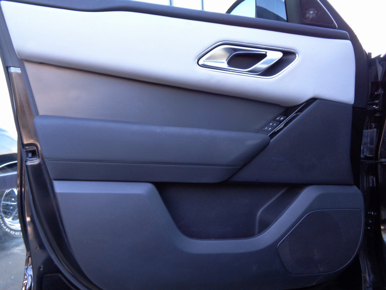 Land Rover Range Rover Velar P400 Dynamic SE 2025