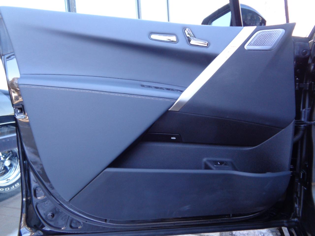 BMW iX M60 Sports Activity Vehicle 2023