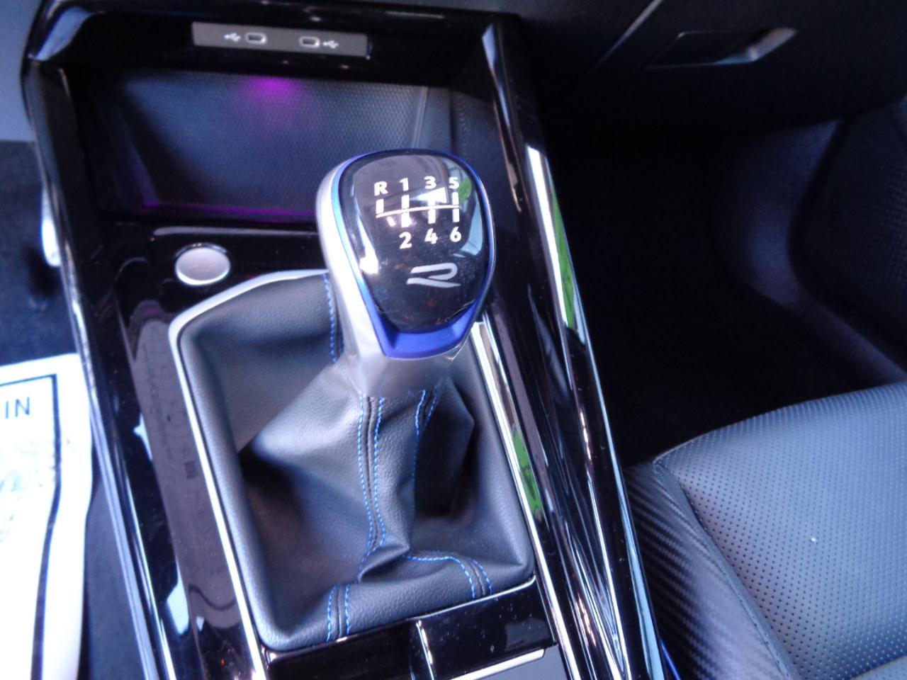 Volkswagen Golf R 2.0T Manual 2024