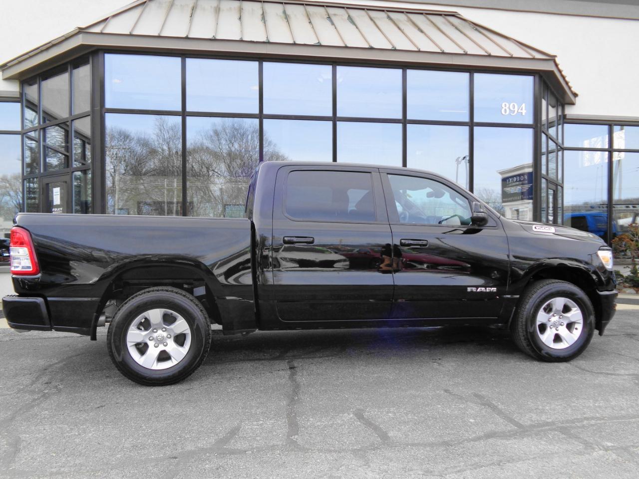 RAM 1500 Big Horn 4x4 Crew Cab 5'7" Box 2024