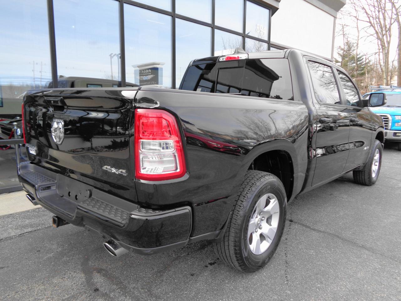 RAM 1500 Big Horn 4x4 Crew Cab 5'7" Box 2024