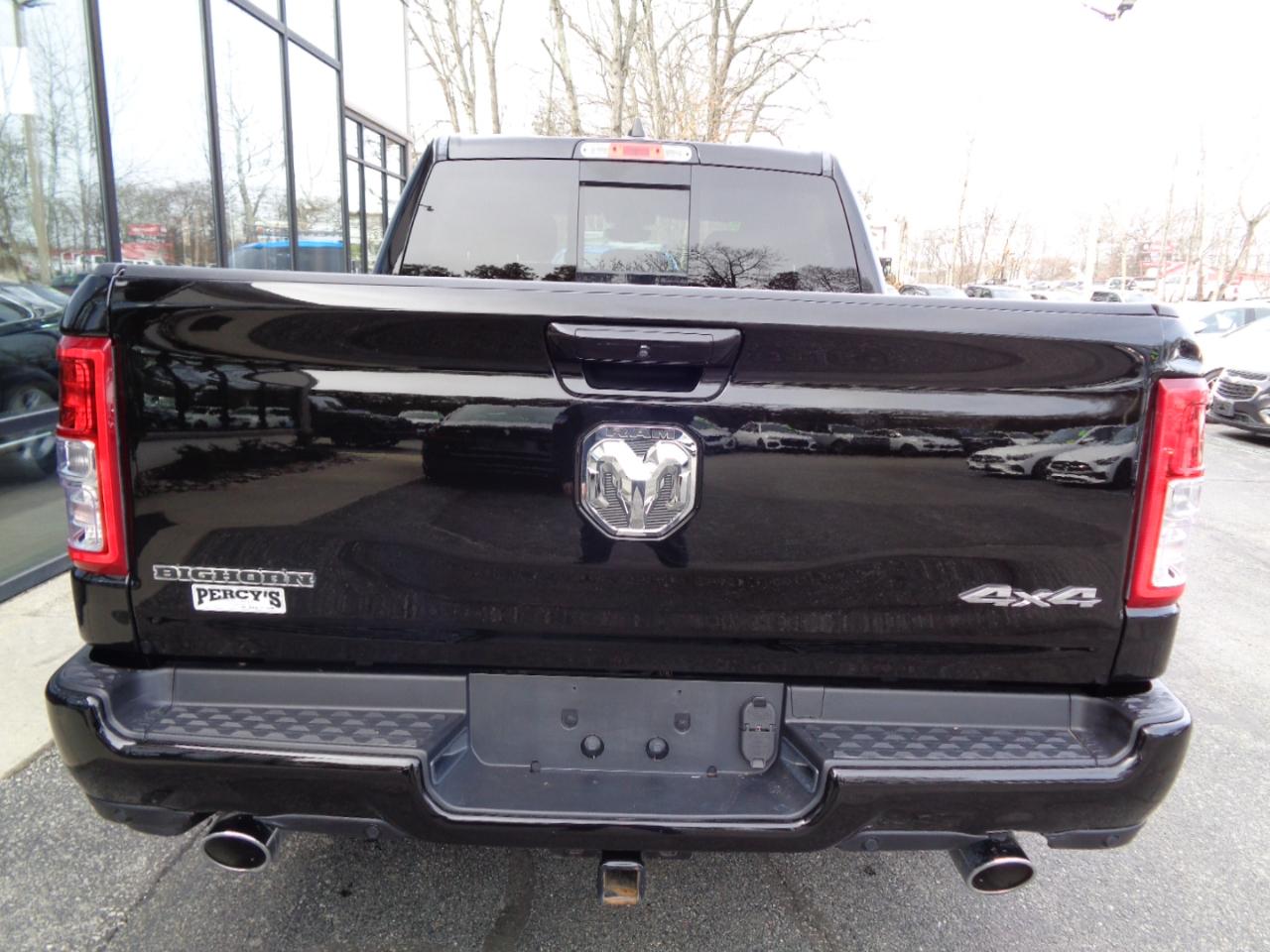 RAM 1500 Big Horn 4x4 Crew Cab 5'7" Box 2024