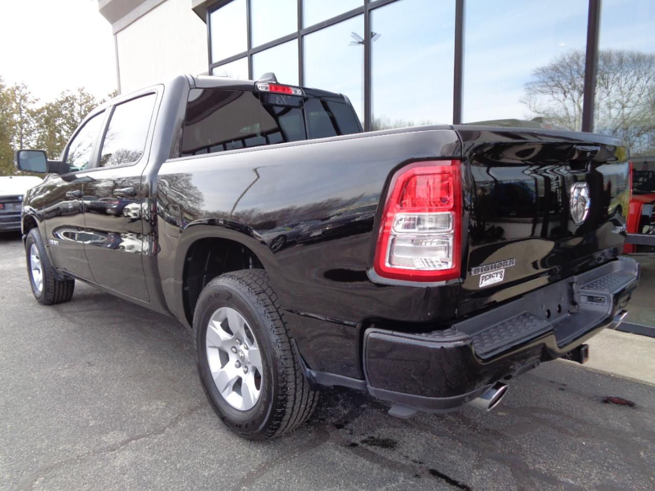RAM 1500 Big Horn 4x4 Crew Cab 5'7" Box 2024