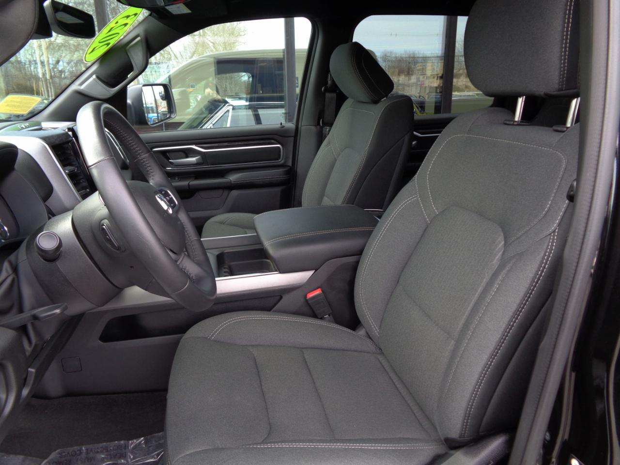 RAM 1500 Big Horn 4x4 Crew Cab 5'7" Box 2024