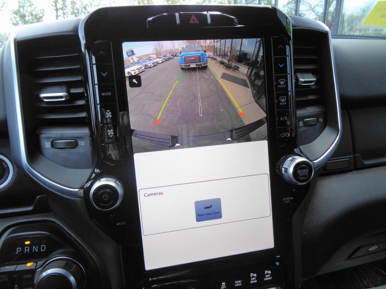 RAM 1500 Big Horn 4x4 Crew Cab 5'7" Box 2024