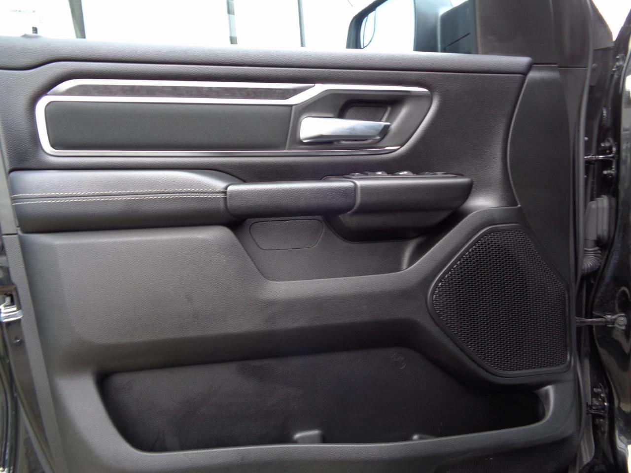 RAM 1500 Big Horn 4x4 Crew Cab 5'7" Box 2024