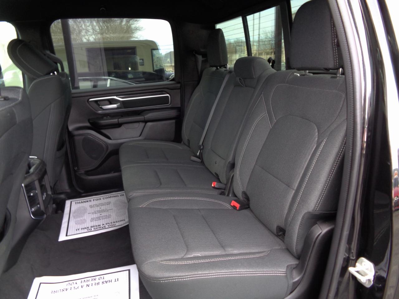 RAM 1500 Big Horn 4x4 Crew Cab 5'7" Box 2024