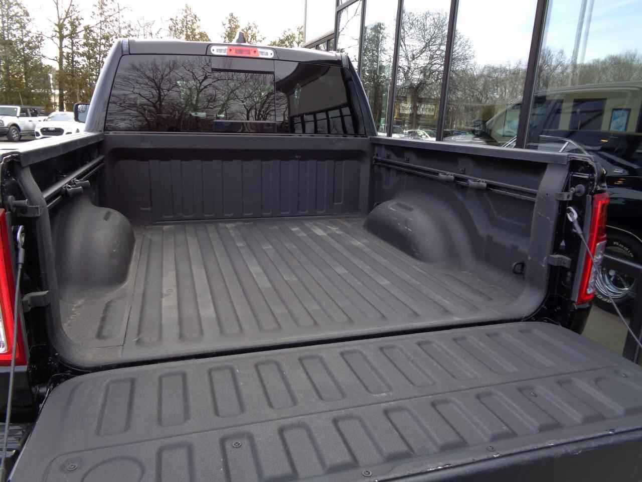 RAM 1500 Big Horn 4x4 Crew Cab 5'7" Box 2024