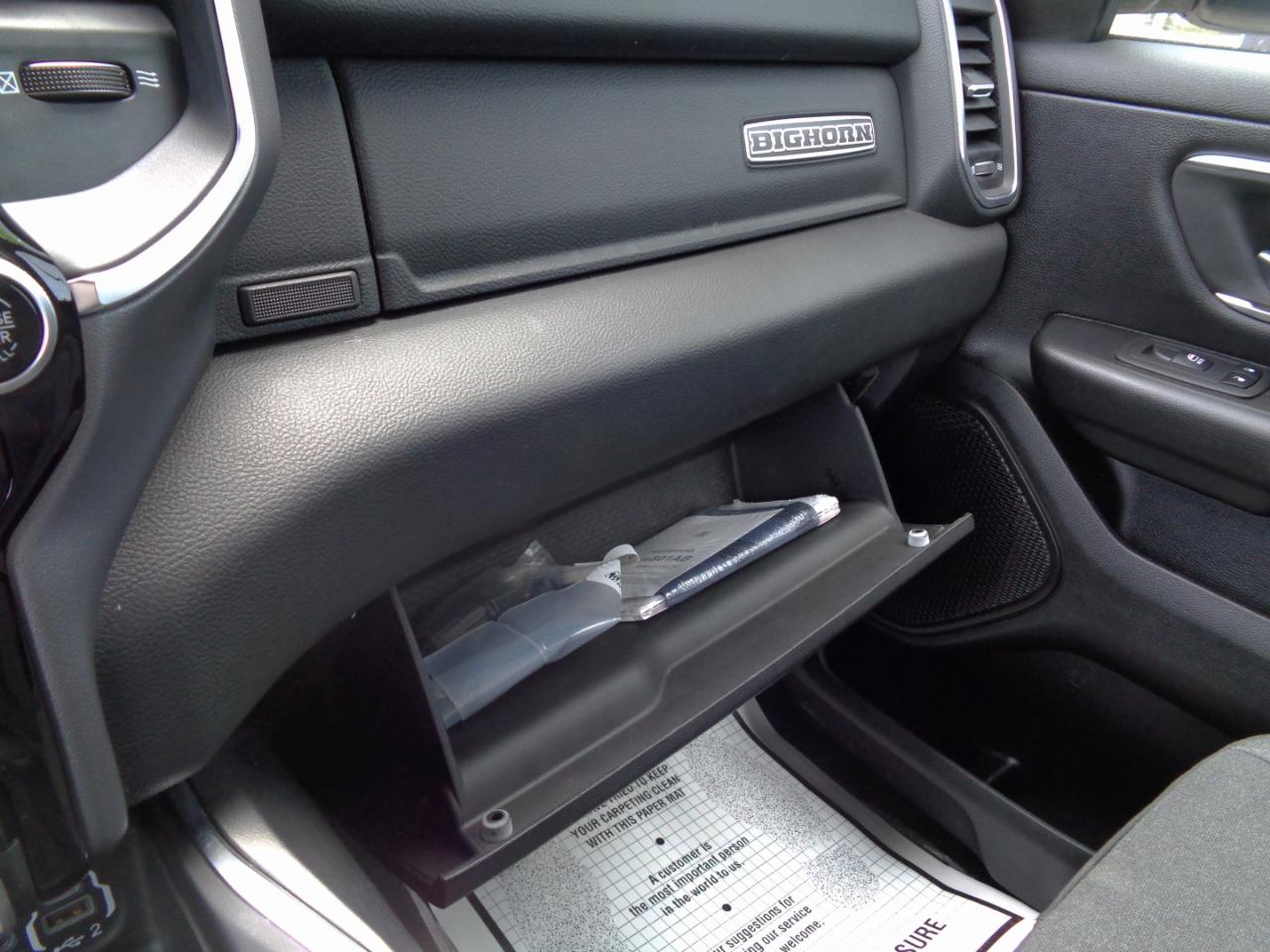 RAM 1500 Big Horn 4x4 Crew Cab 5'7" Box 2024