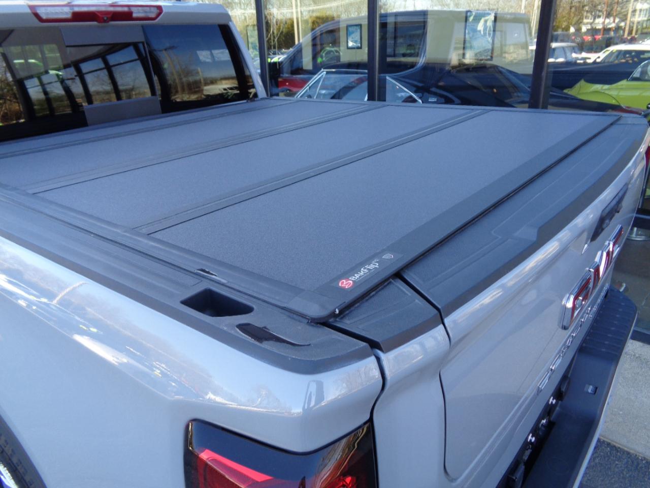 GMC Sierra 1500 4WD Crew Cab 147" Denali 2024