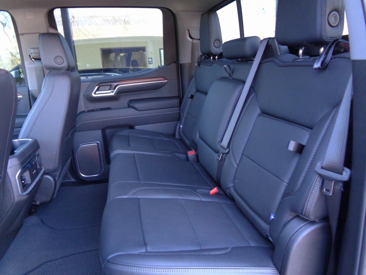 GMC Sierra 1500 4WD Crew Cab 147" Denali 2024