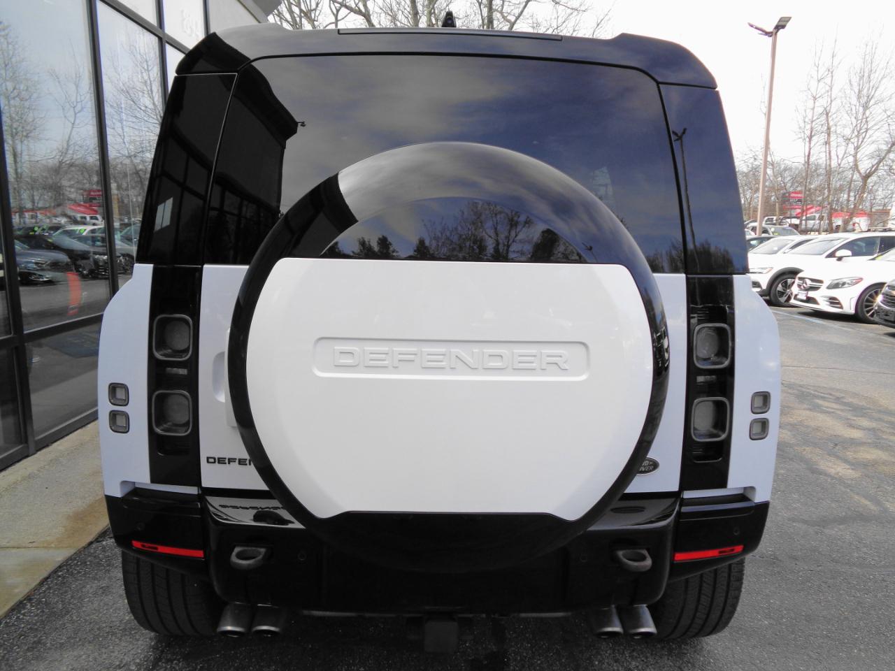 Land Rover Defender 110 AWD 2023