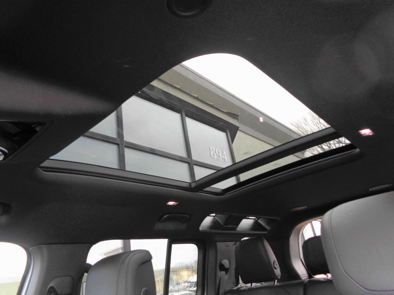 Land Rover Defender 110 AWD 2023