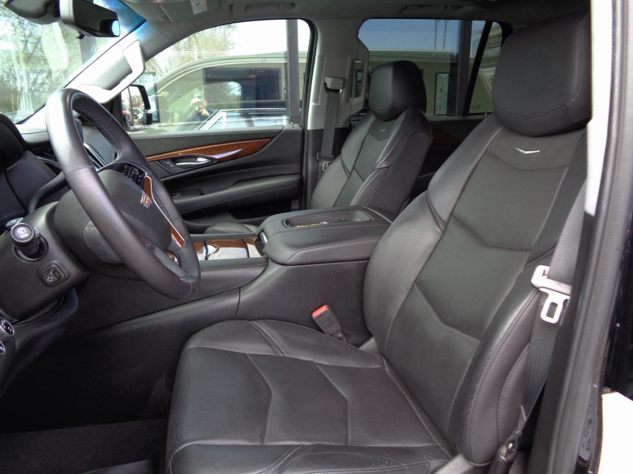 Cadillac Escalade 4WD 4dr Luxury 2018