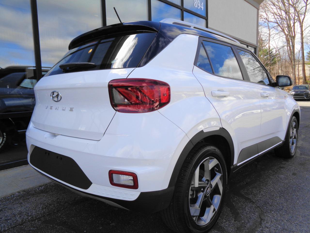 Hyundai Venue Limited IVT 2023