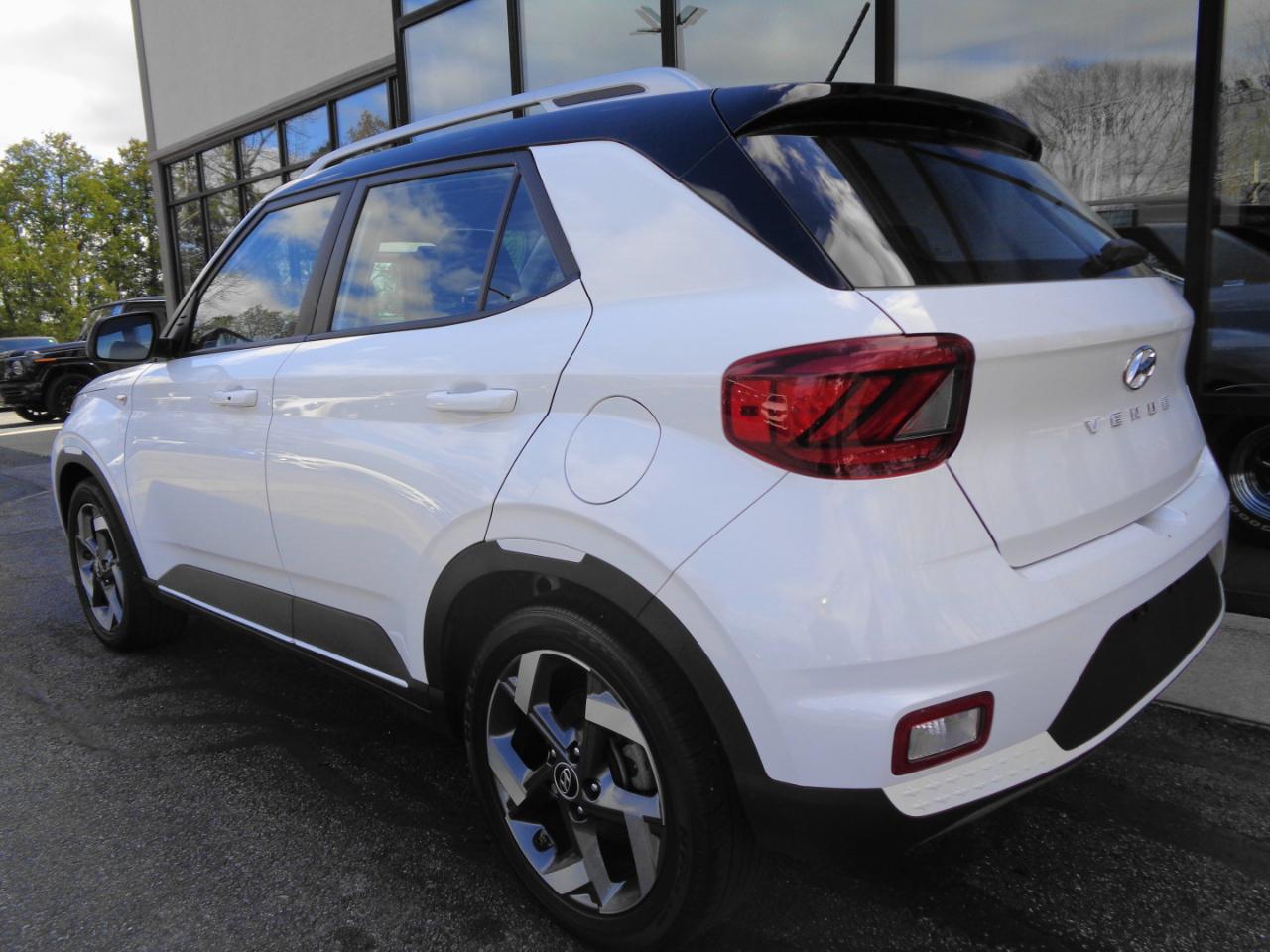 Hyundai Venue Limited IVT 2023