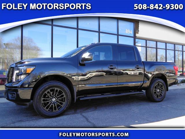 Black 2018 Nissan Titan SL Crew Cab 4WD Pickup Truck Four-Wheel Drive Automatic