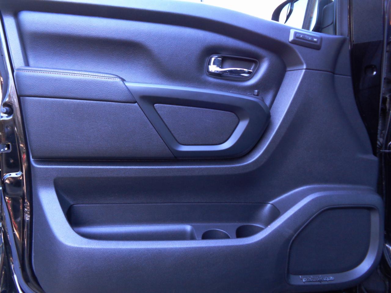 Nissan Titan 4x4 Crew Cab SL 2018