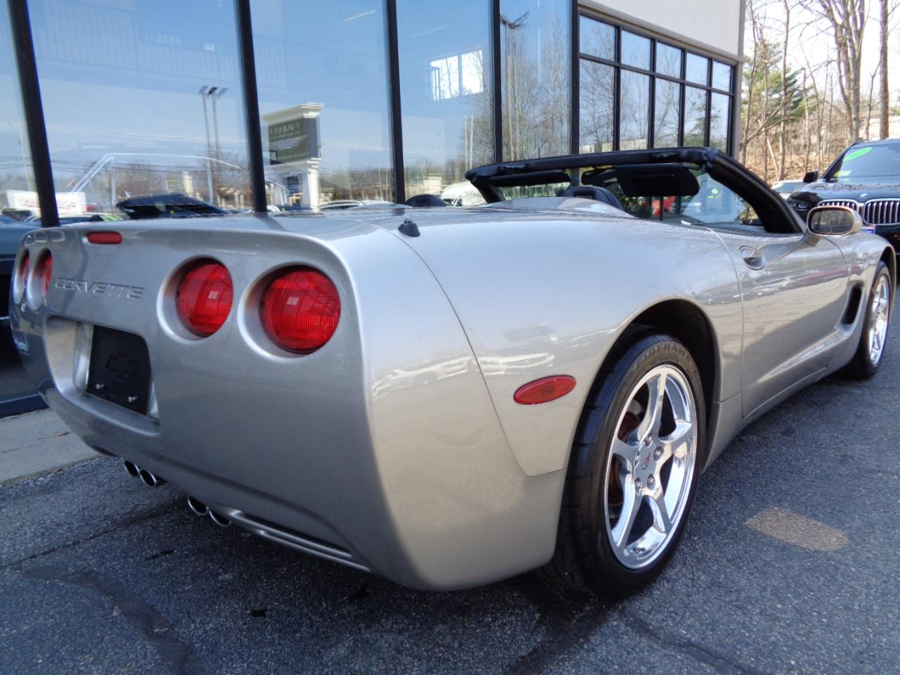 Chevrolet Corvette 2dr Convertible 2002