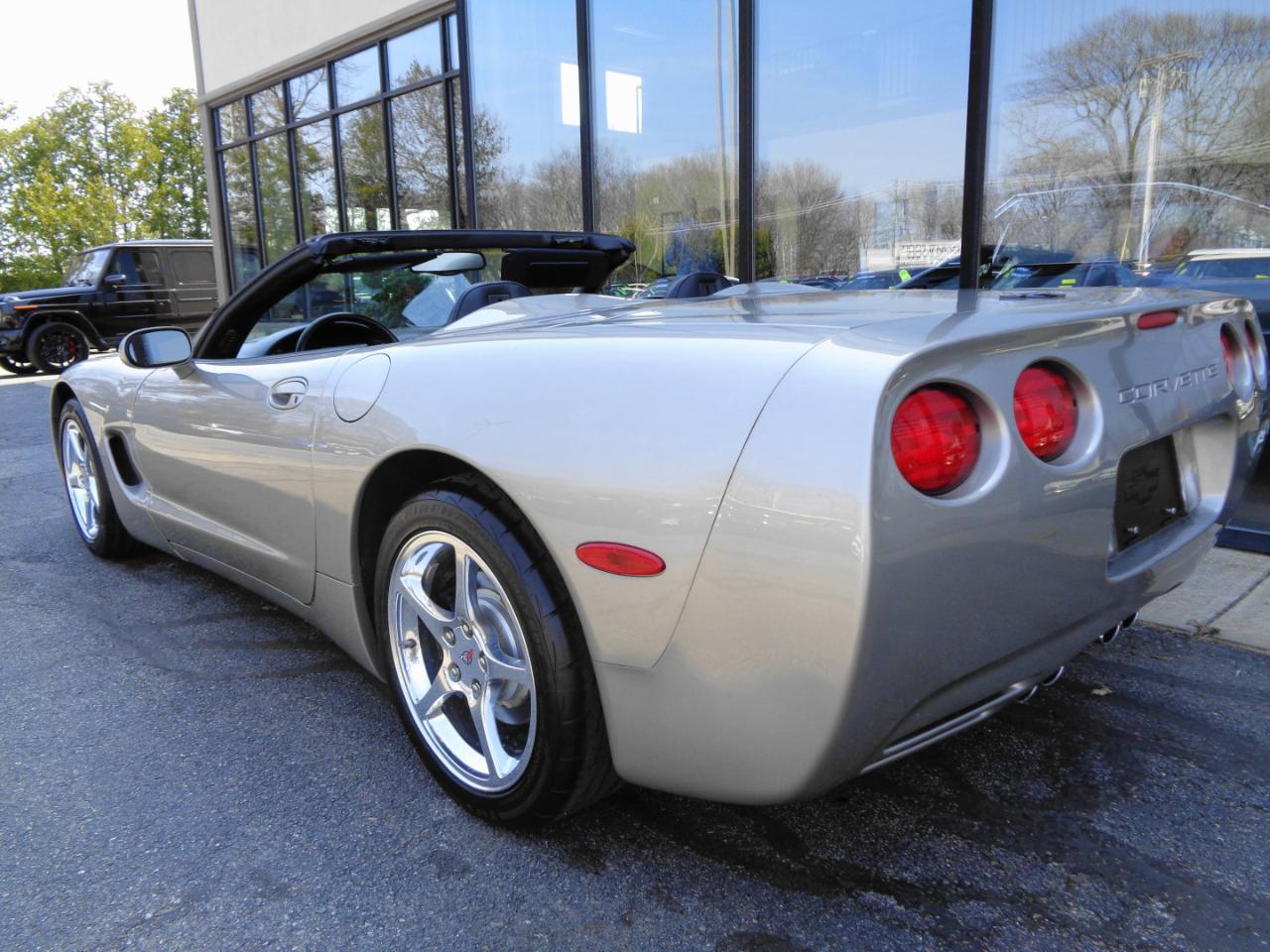 Chevrolet Corvette 2dr Convertible 2002