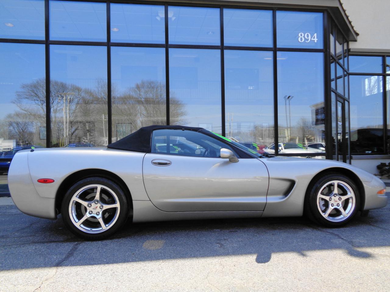 Chevrolet Corvette 2dr Convertible 2002