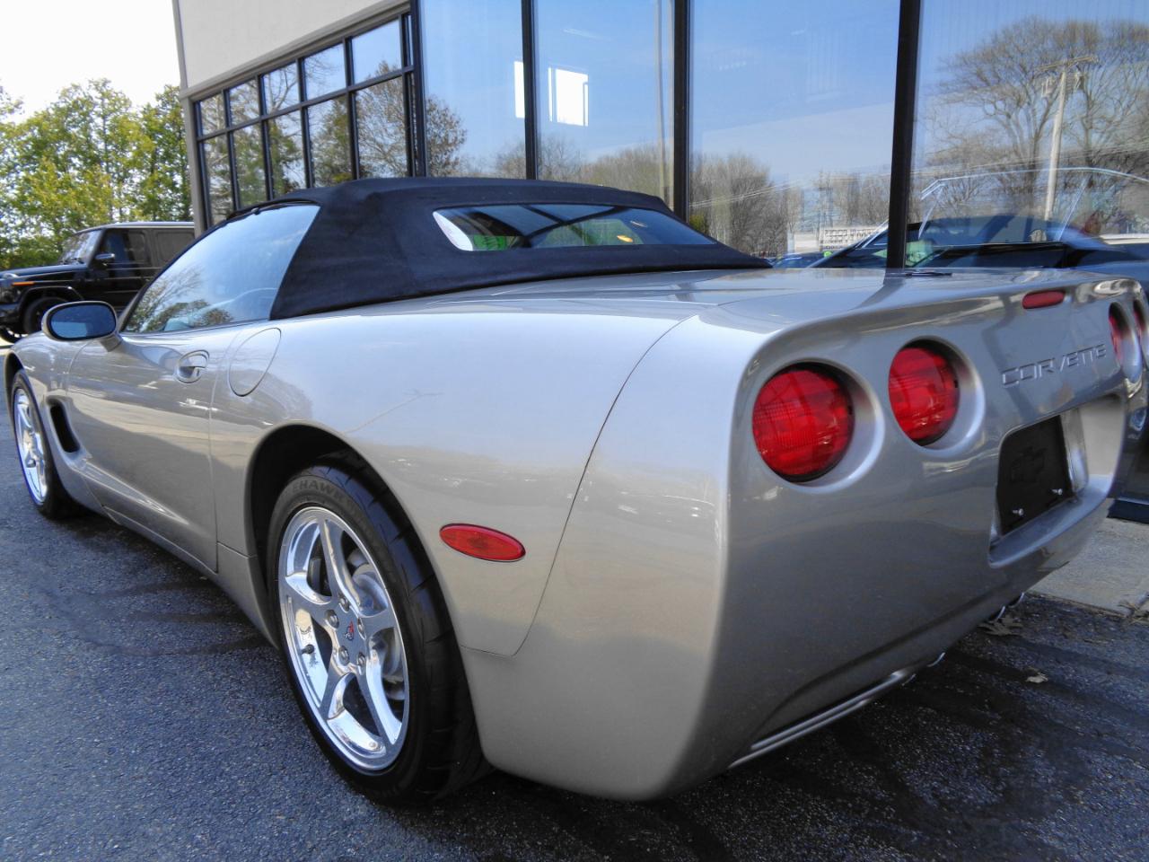 Chevrolet Corvette 2dr Convertible 2002