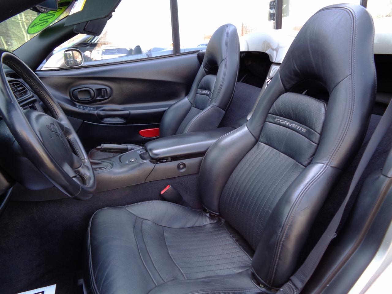 Chevrolet Corvette 2dr Convertible 2002