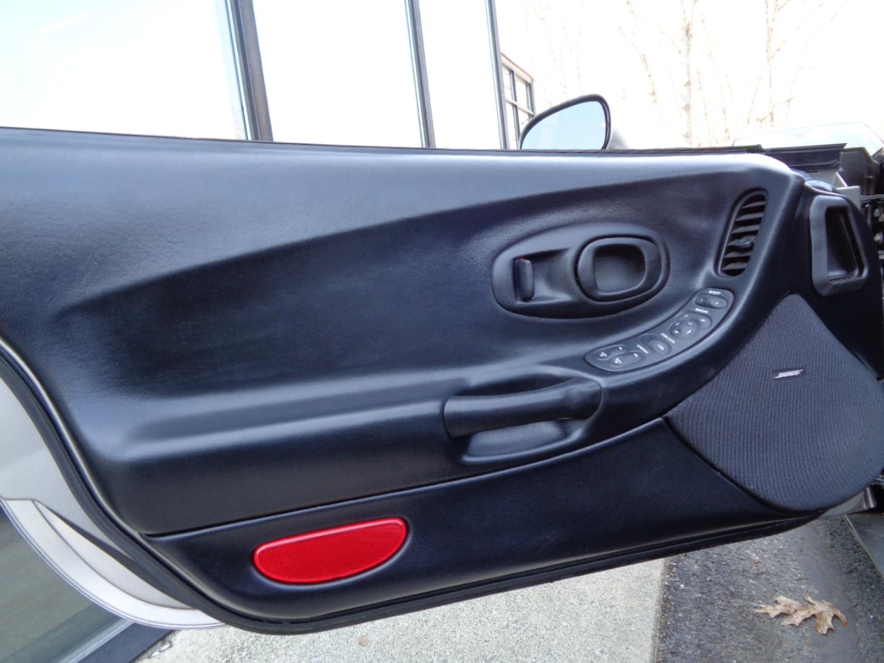 Chevrolet Corvette 2dr Convertible 2002