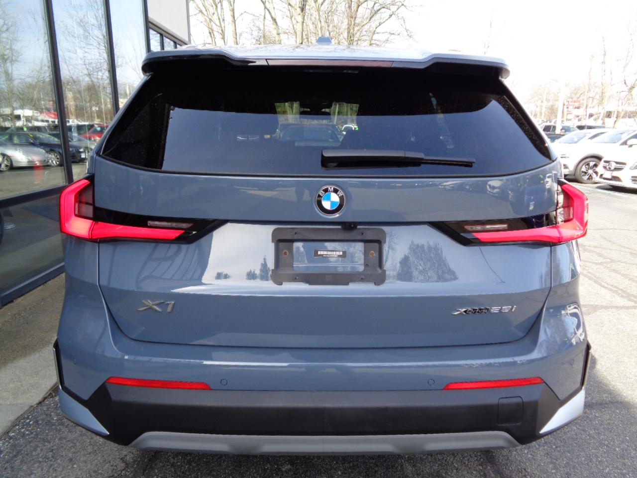 BMW X1 xDrive28i Sports Activity Vehicle 2023