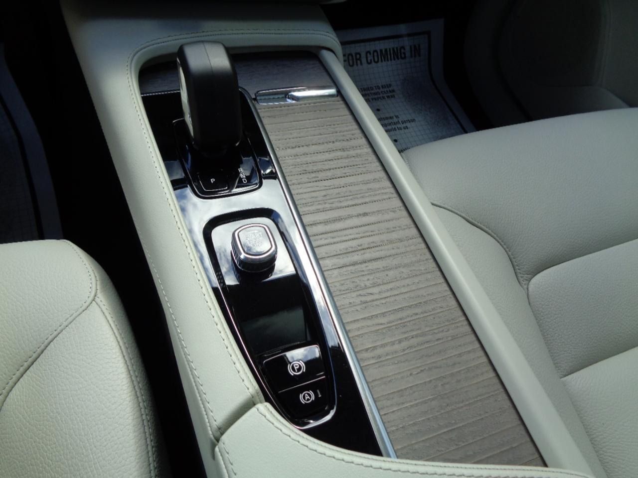 Volvo XC90 B6 AWD Plus 7P 2023