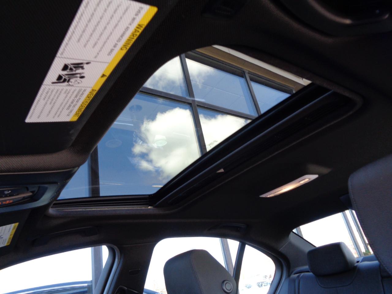 BMW 3 Series 330i xDrive Sedan 2018