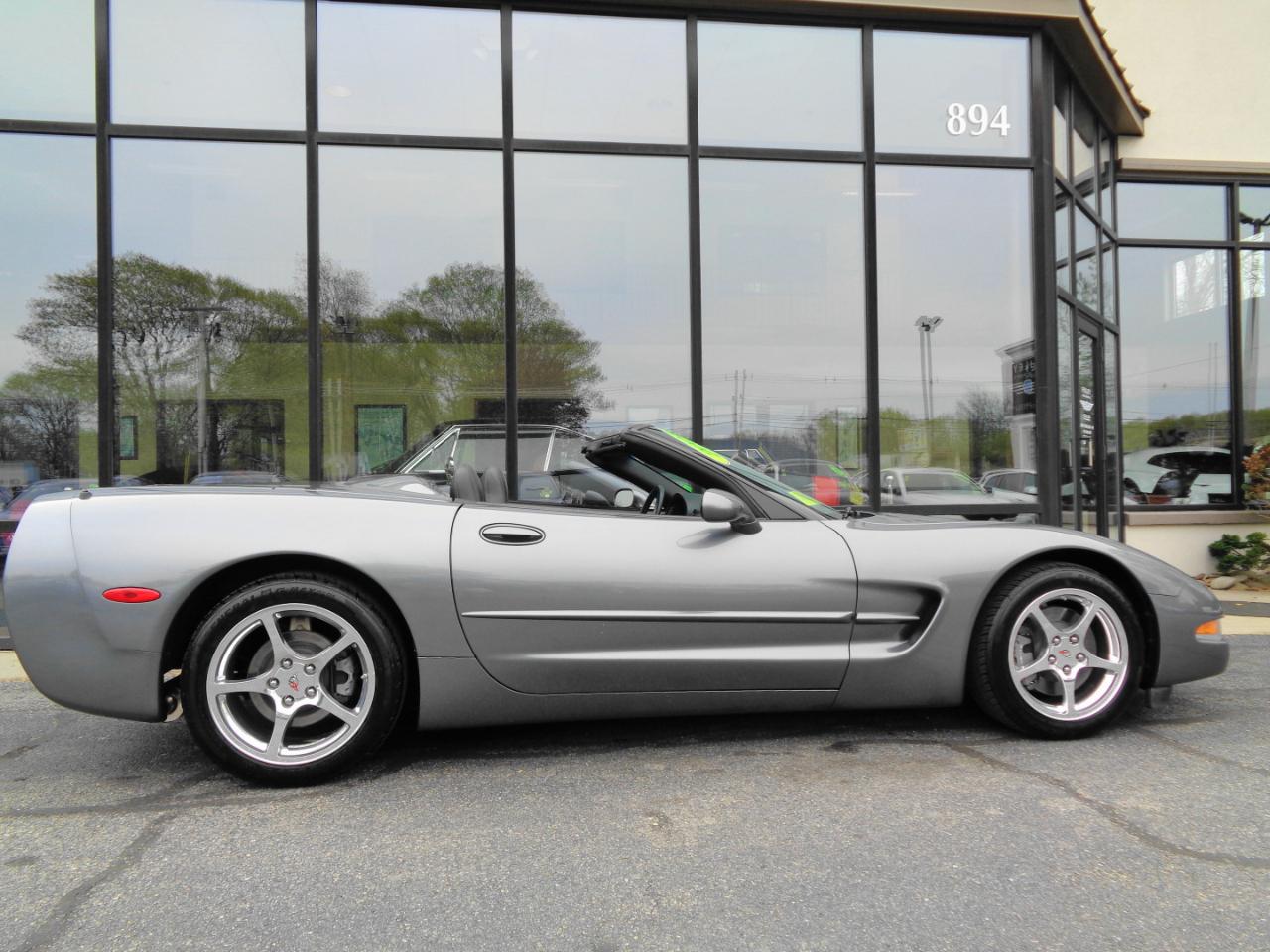 Chevrolet Corvette 2dr Convertible 2004