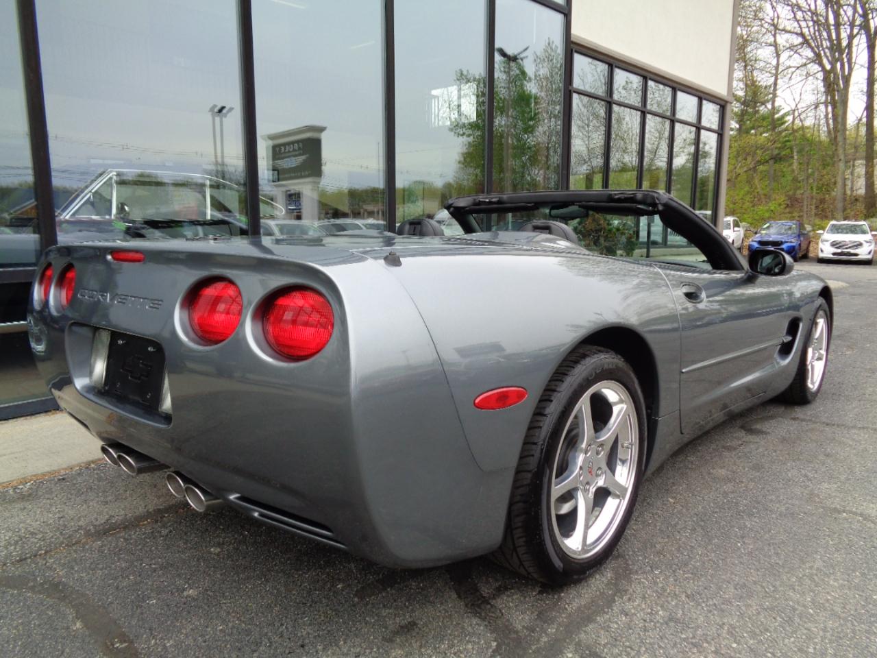 Chevrolet Corvette 2dr Convertible 2004