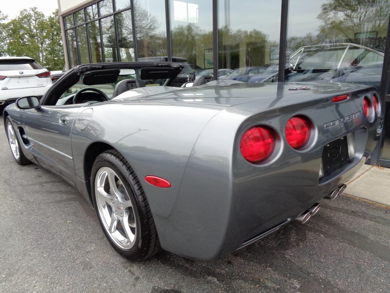 Chevrolet Corvette 2dr Convertible 2004