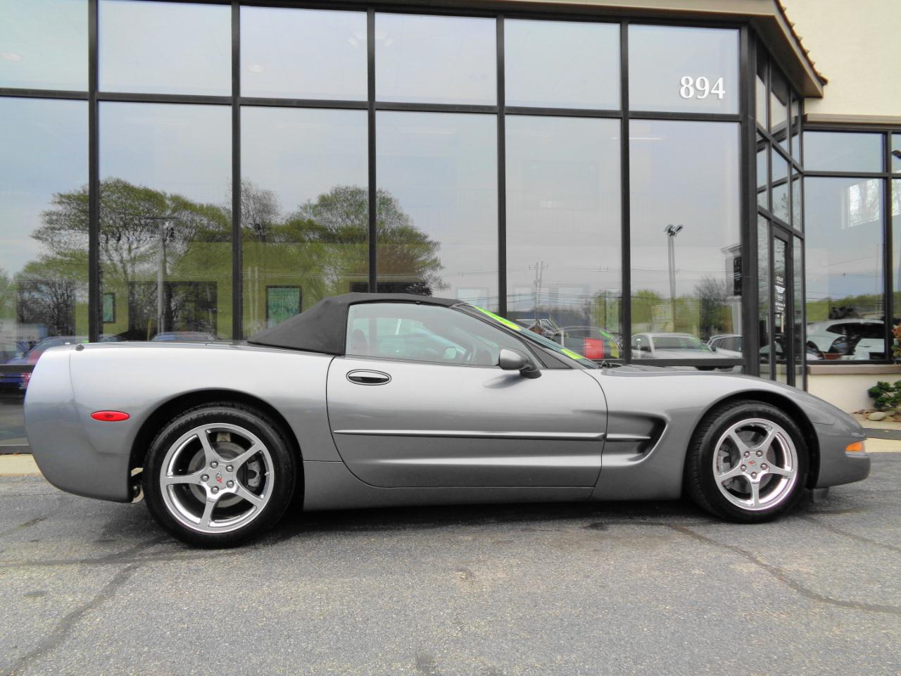 Chevrolet Corvette 2dr Convertible 2004