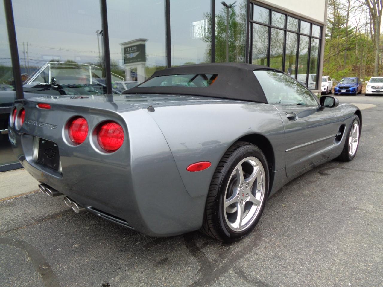 Chevrolet Corvette 2dr Convertible 2004