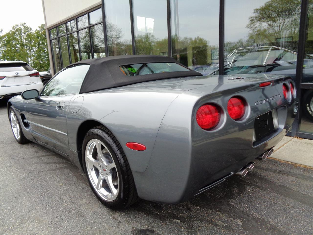 Chevrolet Corvette 2dr Convertible 2004