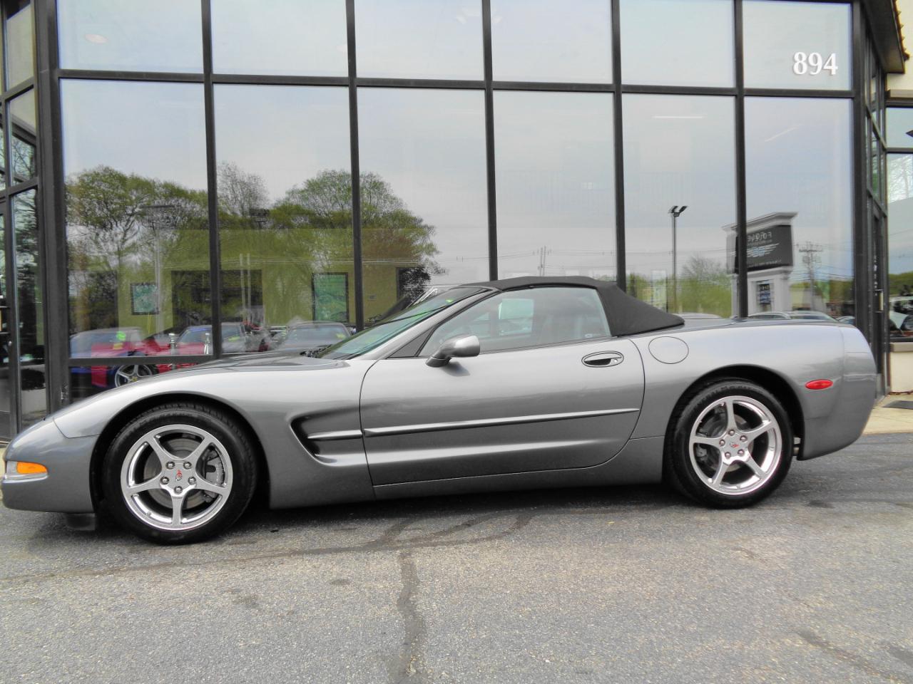 Chevrolet Corvette 2dr Convertible 2004