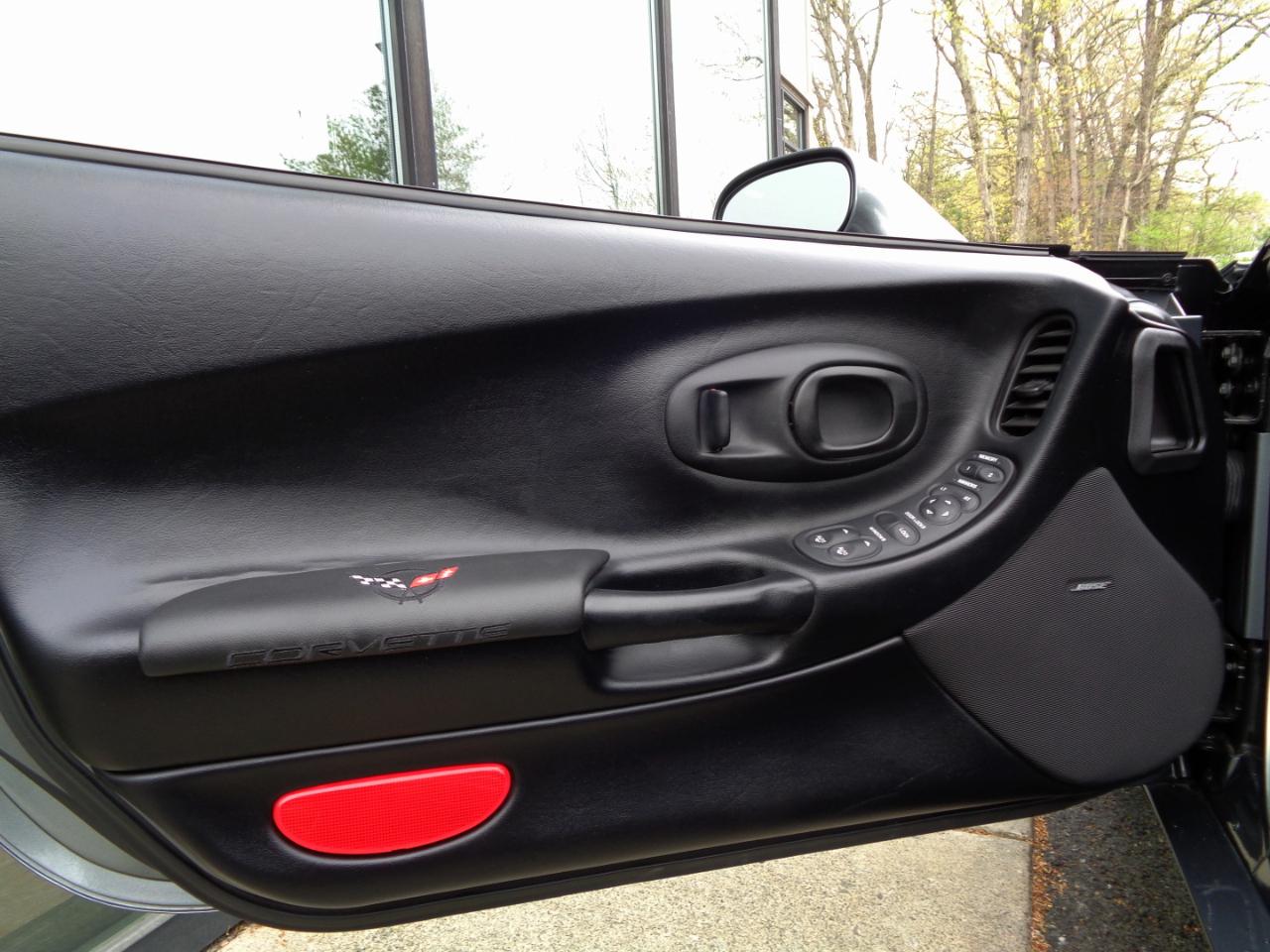 Chevrolet Corvette 2dr Convertible 2004