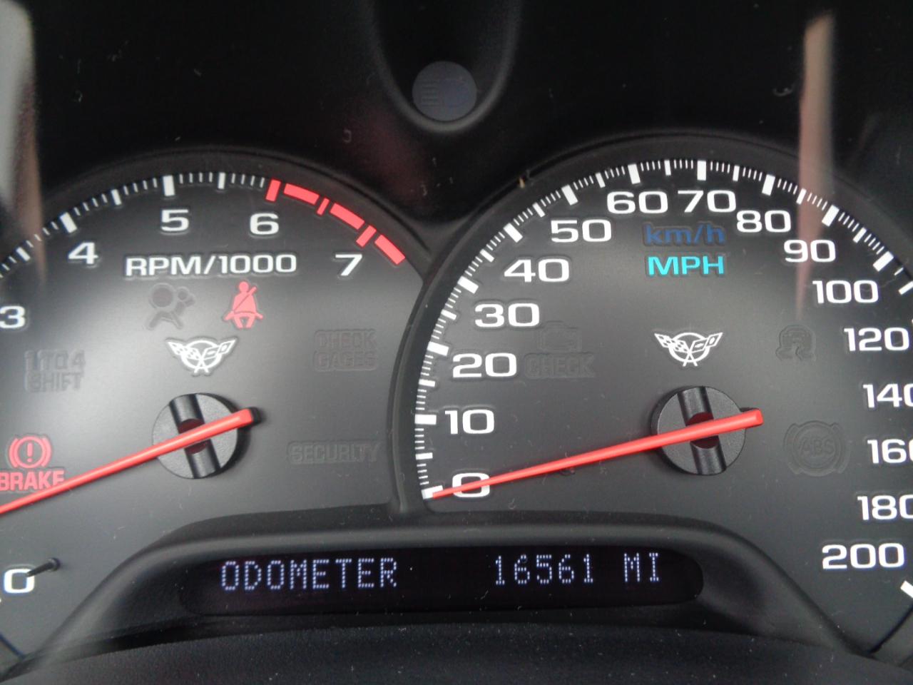 Chevrolet Corvette 2dr Convertible 2004