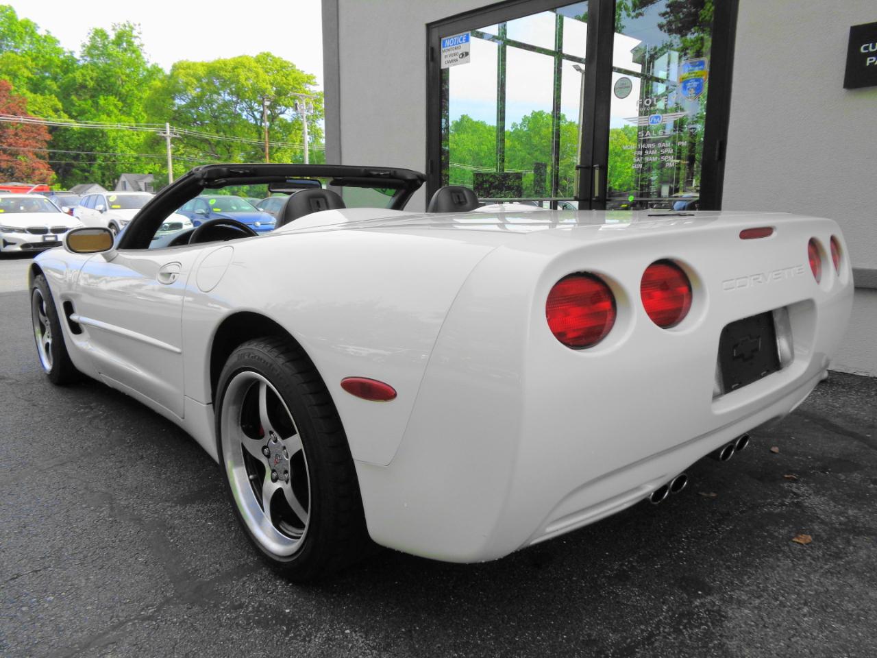 Chevrolet Corvette 2dr Convertible 2001