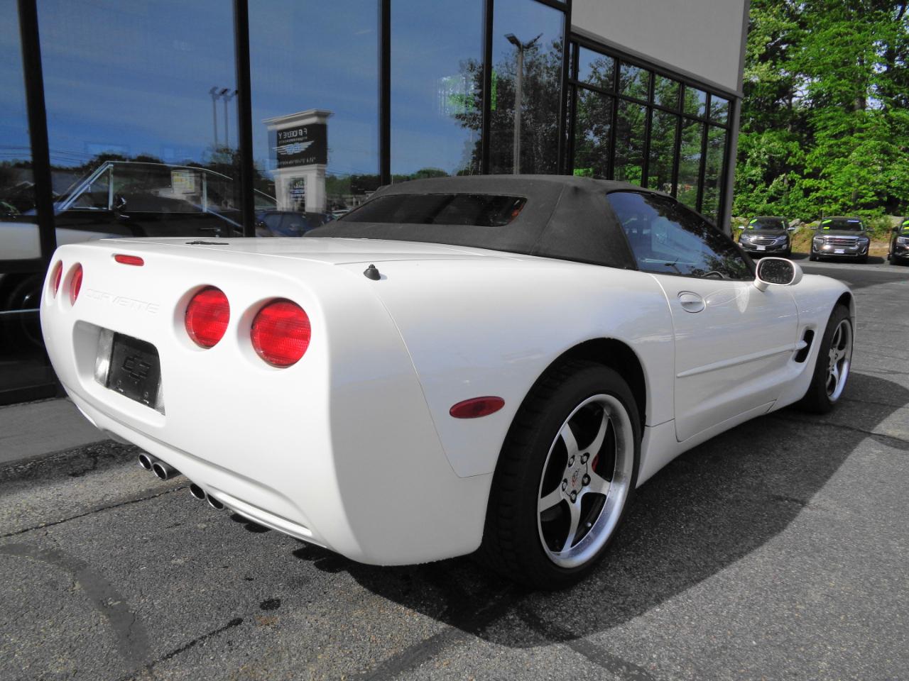Chevrolet Corvette 2dr Convertible 2001