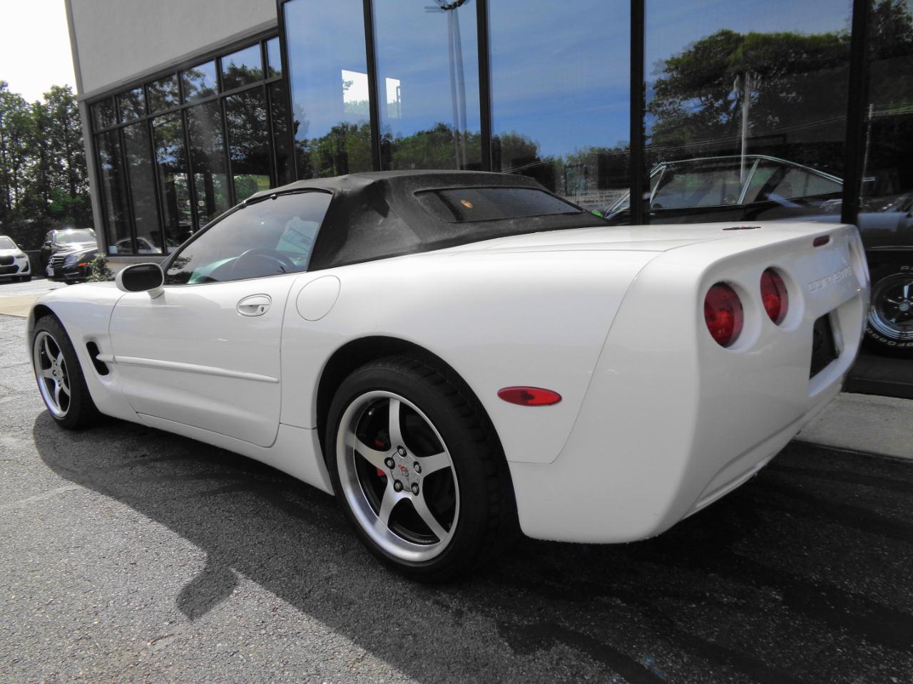 Chevrolet Corvette 2dr Convertible 2001