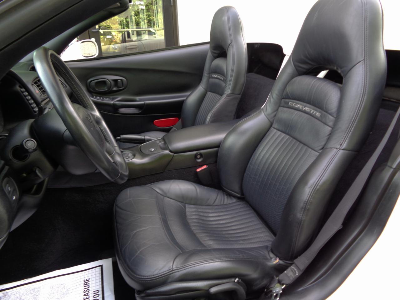 Chevrolet Corvette 2dr Convertible 2001