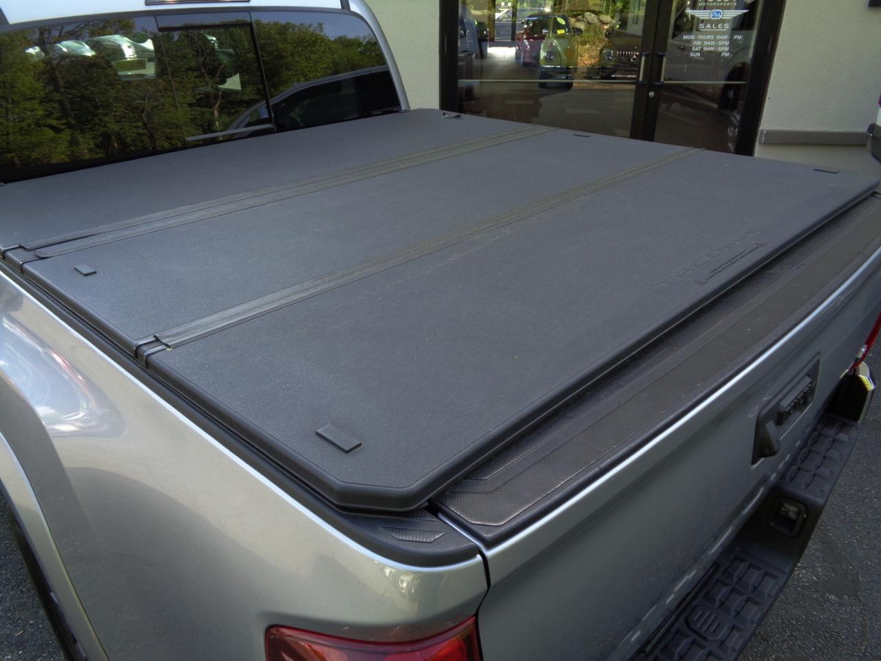 Toyota Tacoma 4WD SR5 Double Cab 5' Bed V6 AT (Natl) 2020
