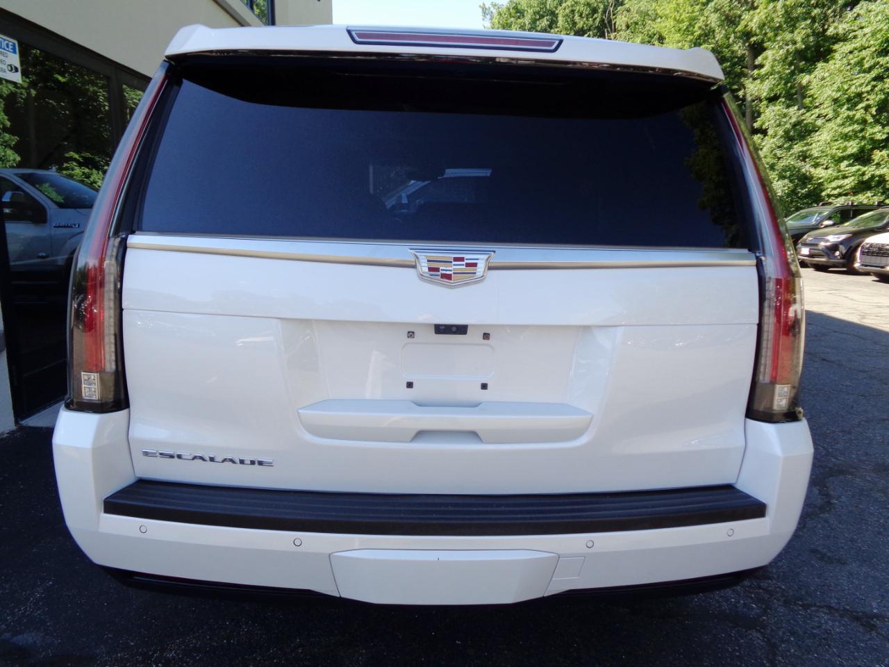 Cadillac Escalade 4WD 4dr Luxury 2019