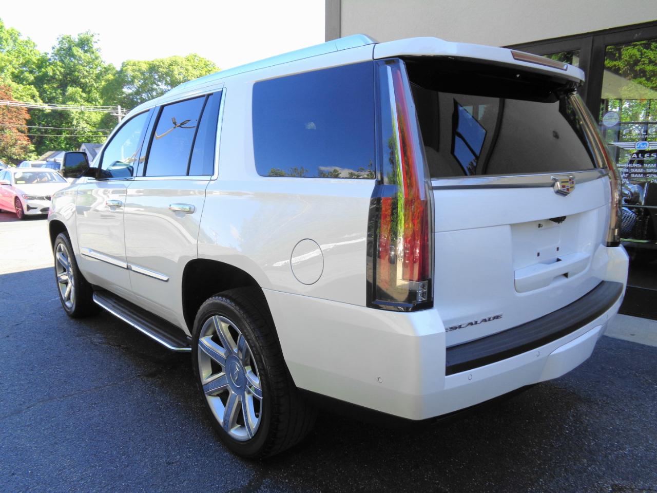 Cadillac Escalade 4WD 4dr Luxury 2019