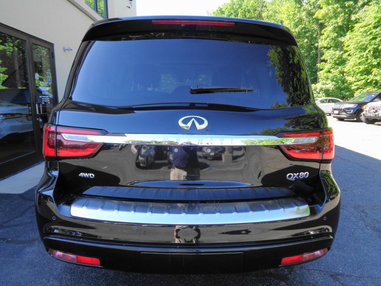 Infiniti QX80 LUXE AWD 2024