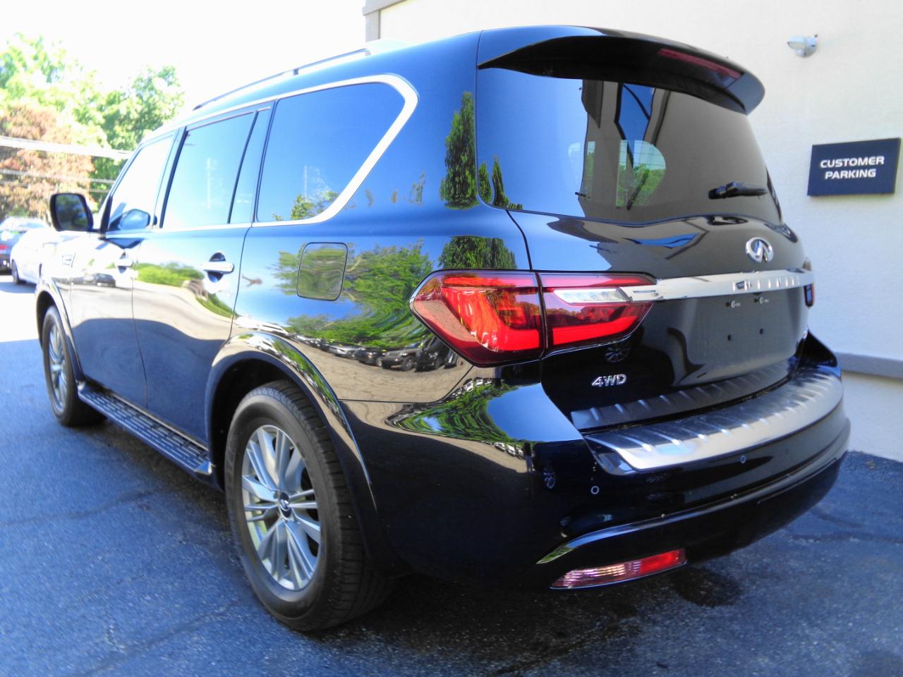 Infiniti QX80 LUXE AWD 2024