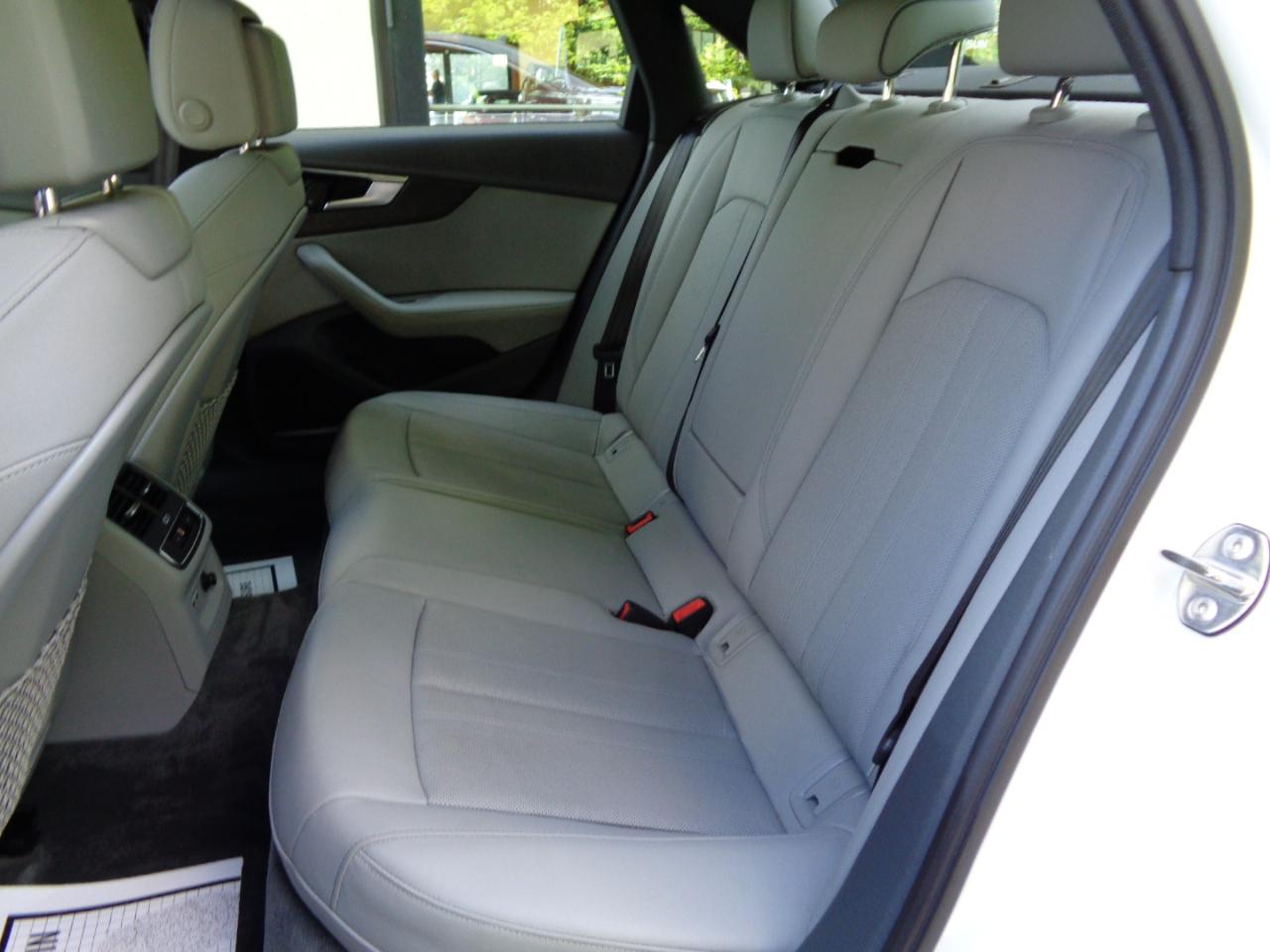 Audi A4 Sedan Premium Plus 45 TFSI quattro 2020
